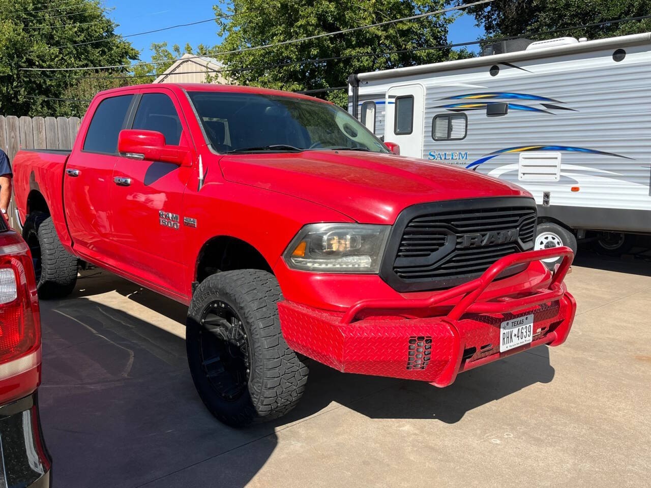 2015 RAM 1500 Rojo (Bright Red) Camioneta Todo terreno Automática