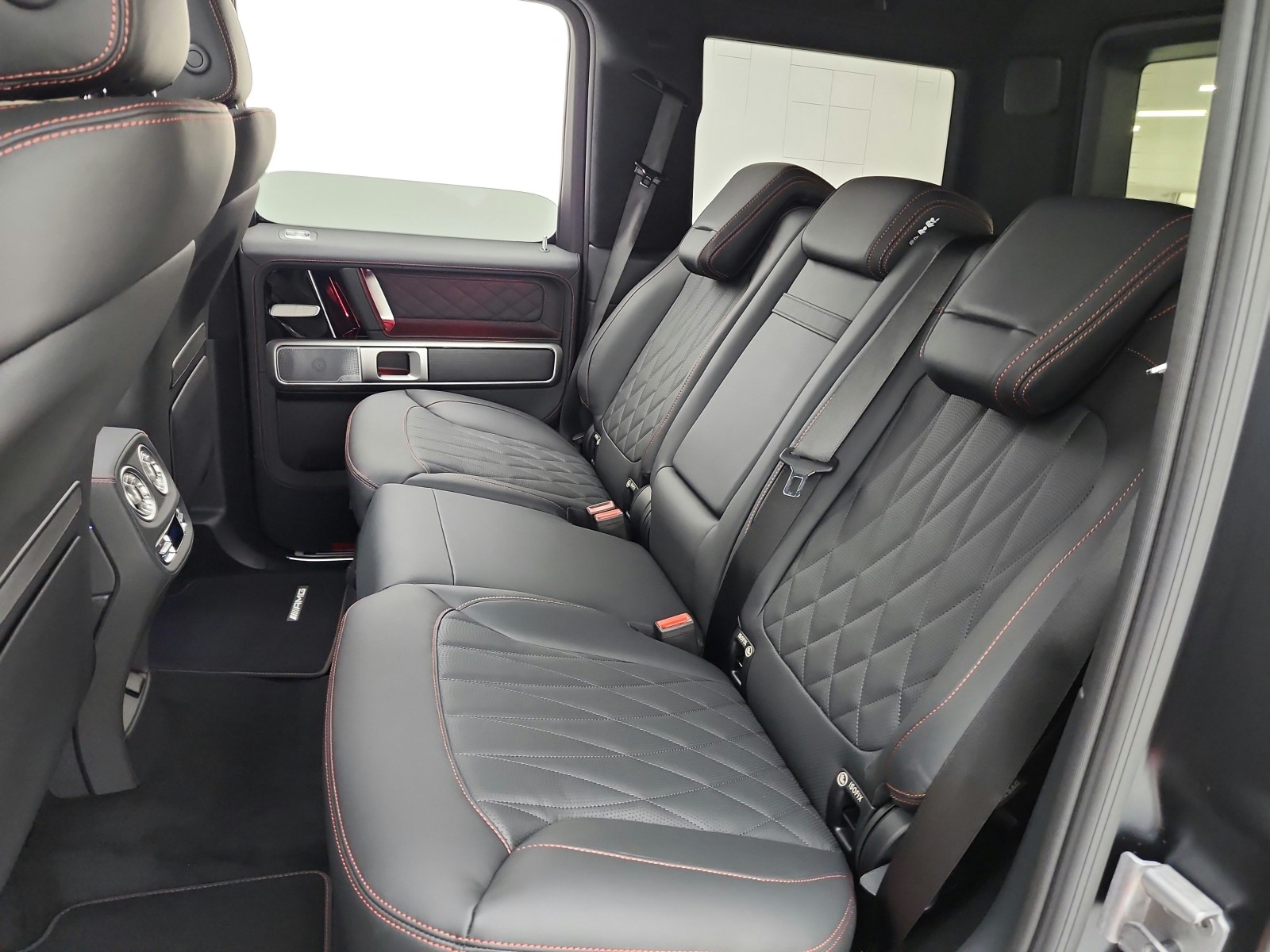 New 2027 MANUFAKTUR Night Black magno Mercedes-Benz G 580e SUV image 11