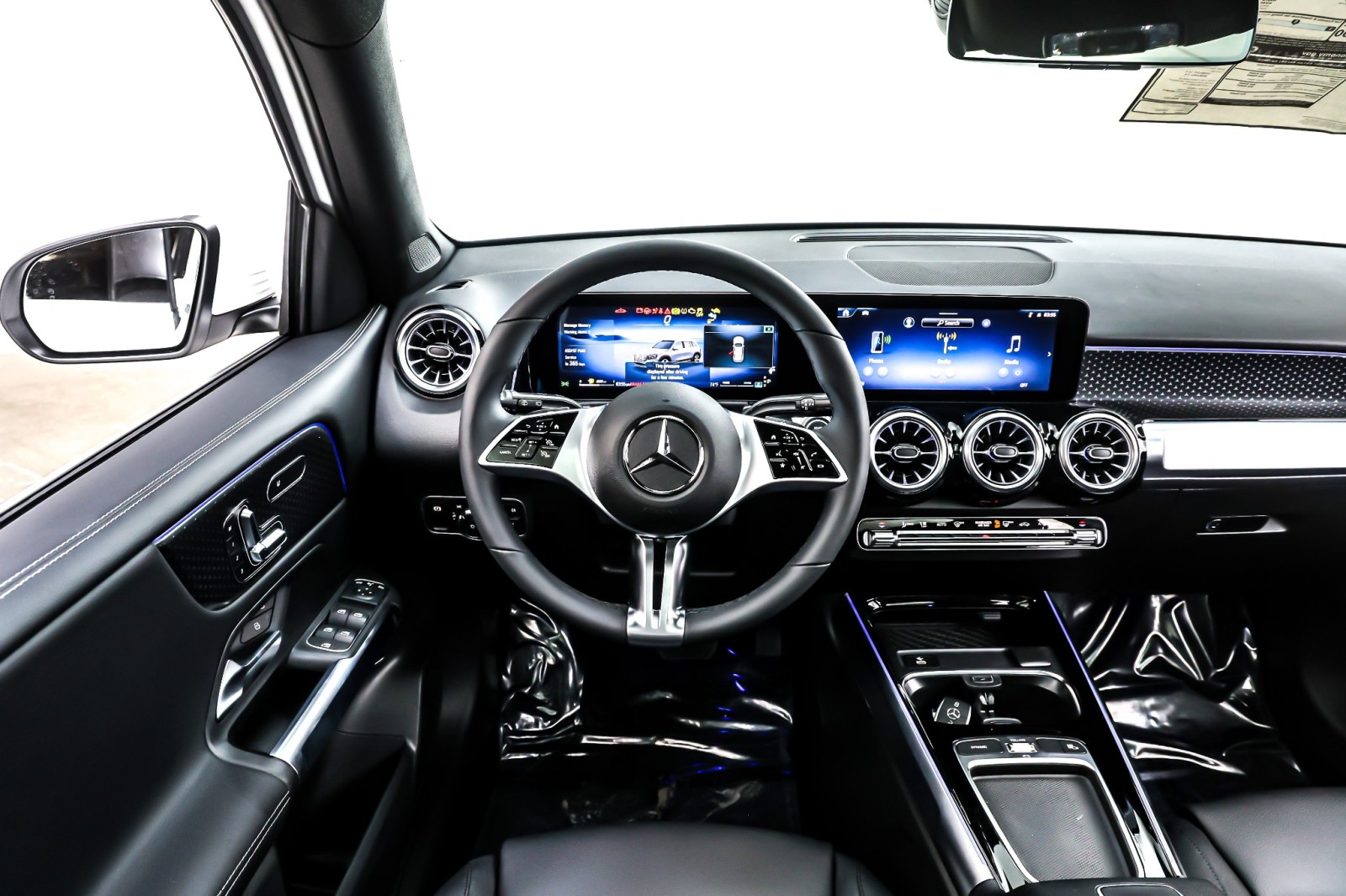 New 2026 Polar White Mercedes-Benz GLB 250 SUV image 4