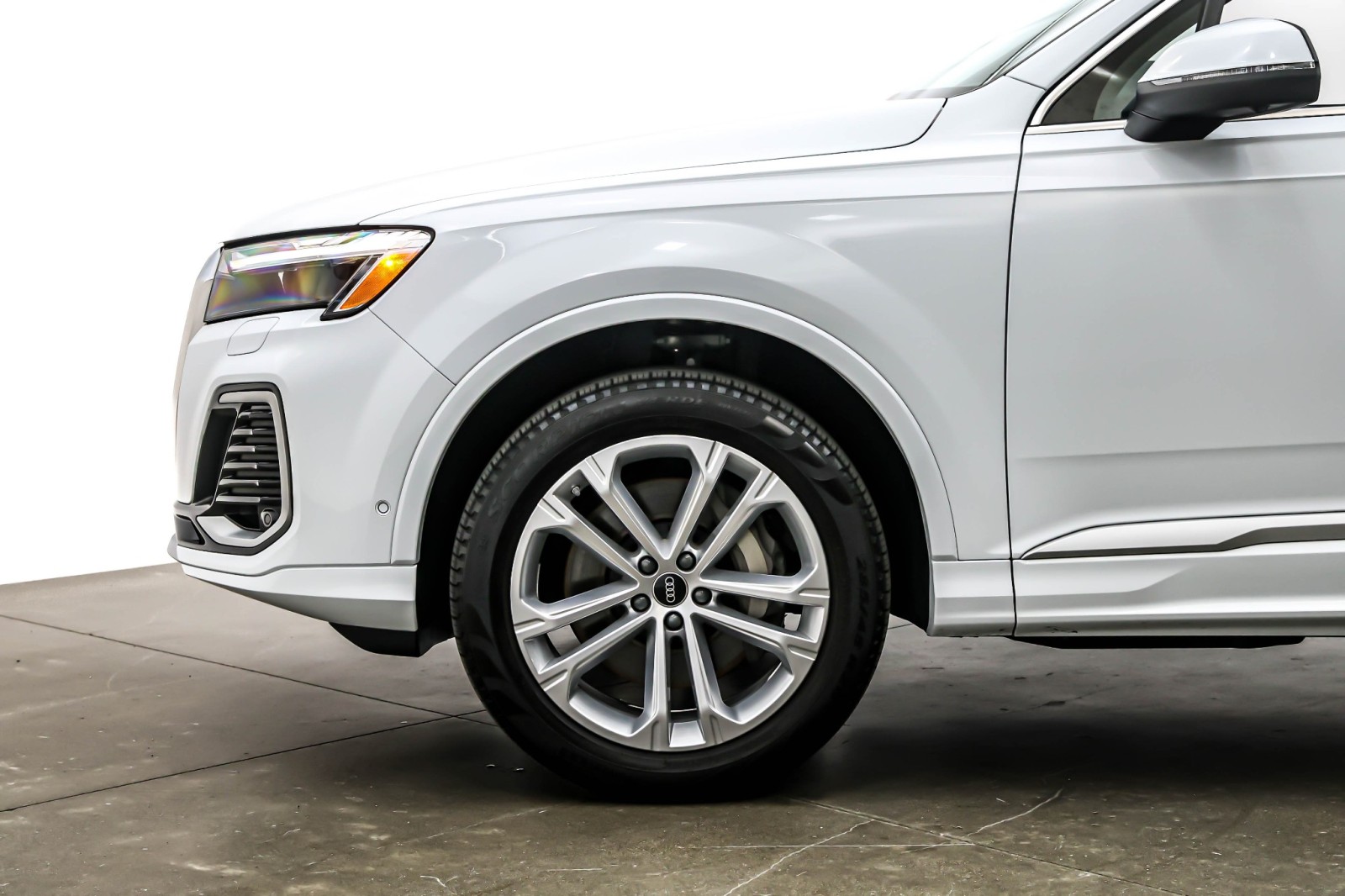 Used 2025 Glacier White Metallic Audi Premium 45 TFSI quattro image 10