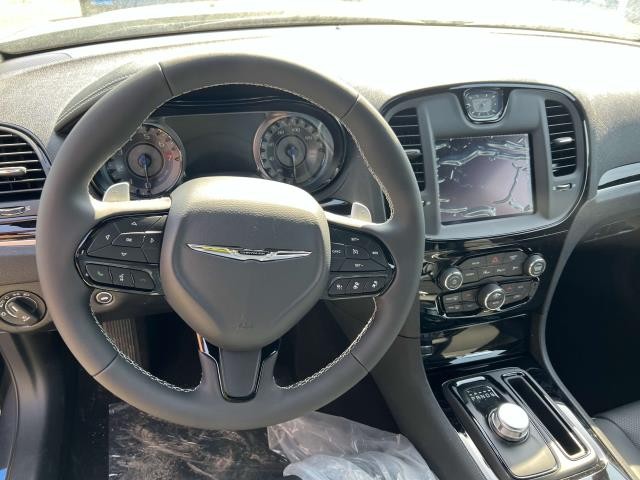 2023 Chrysler 300 300S 9