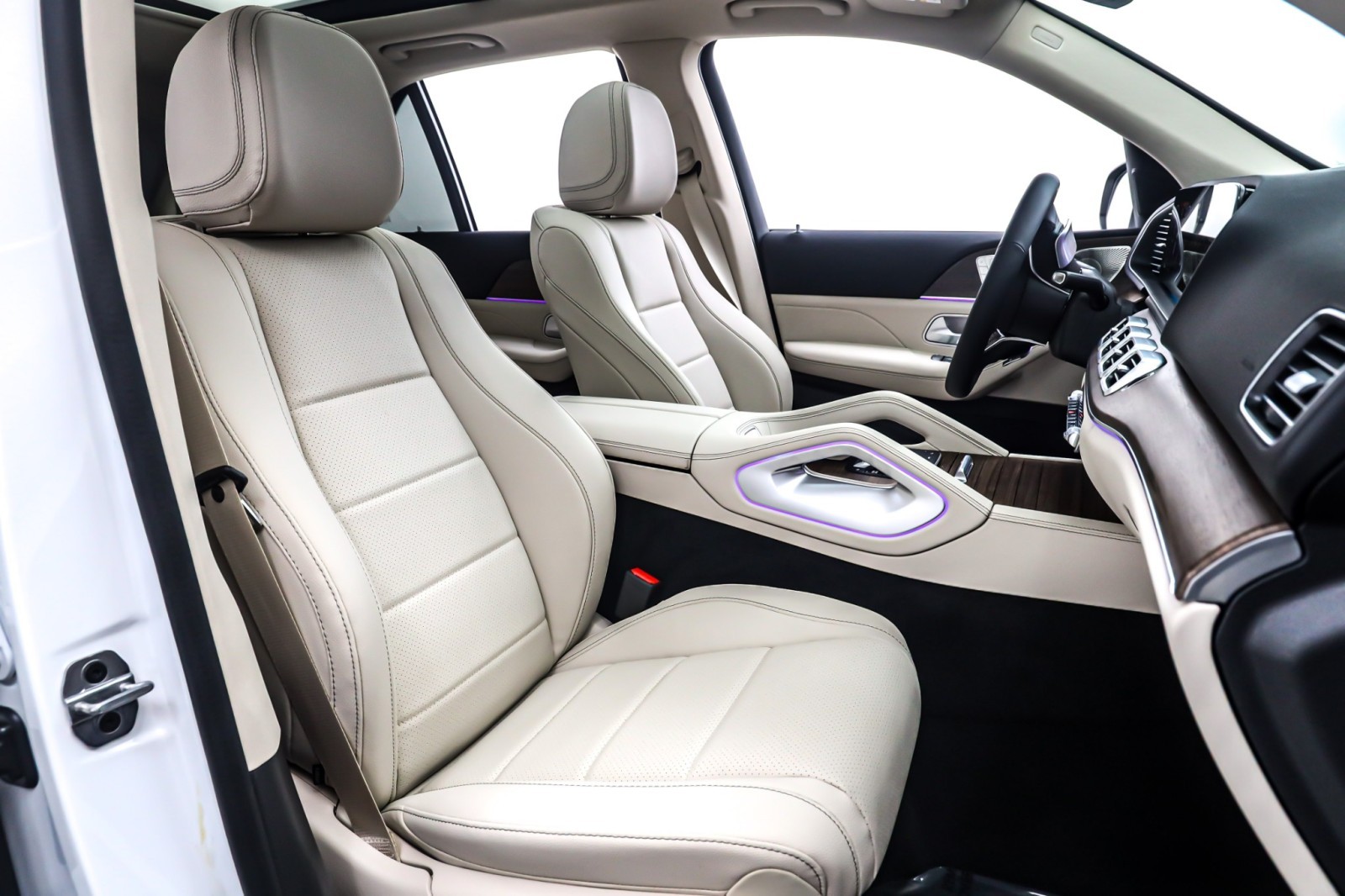 New 2026 MANUFAKTUR Moonlight White Metallic Mercedes-Benz GLE 450 image 7