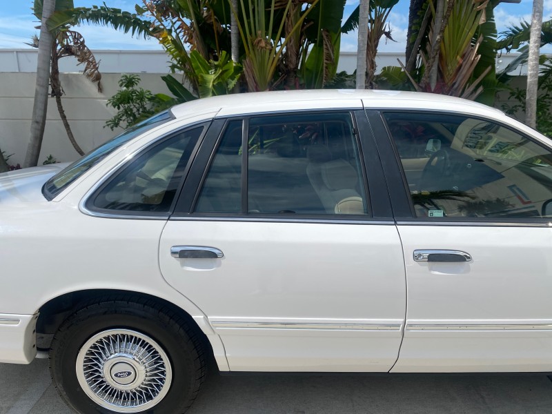 1995 Ford Crown Victoria LOW MILES 43,331 in , 