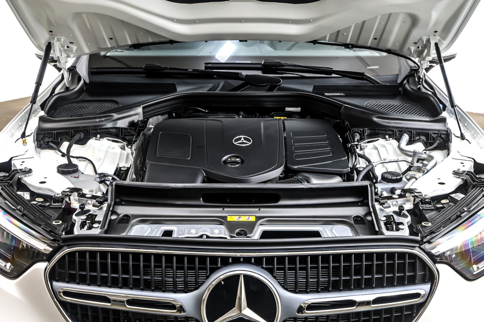 New 2026 Polar White Mercedes-Benz GLC 300 image 11