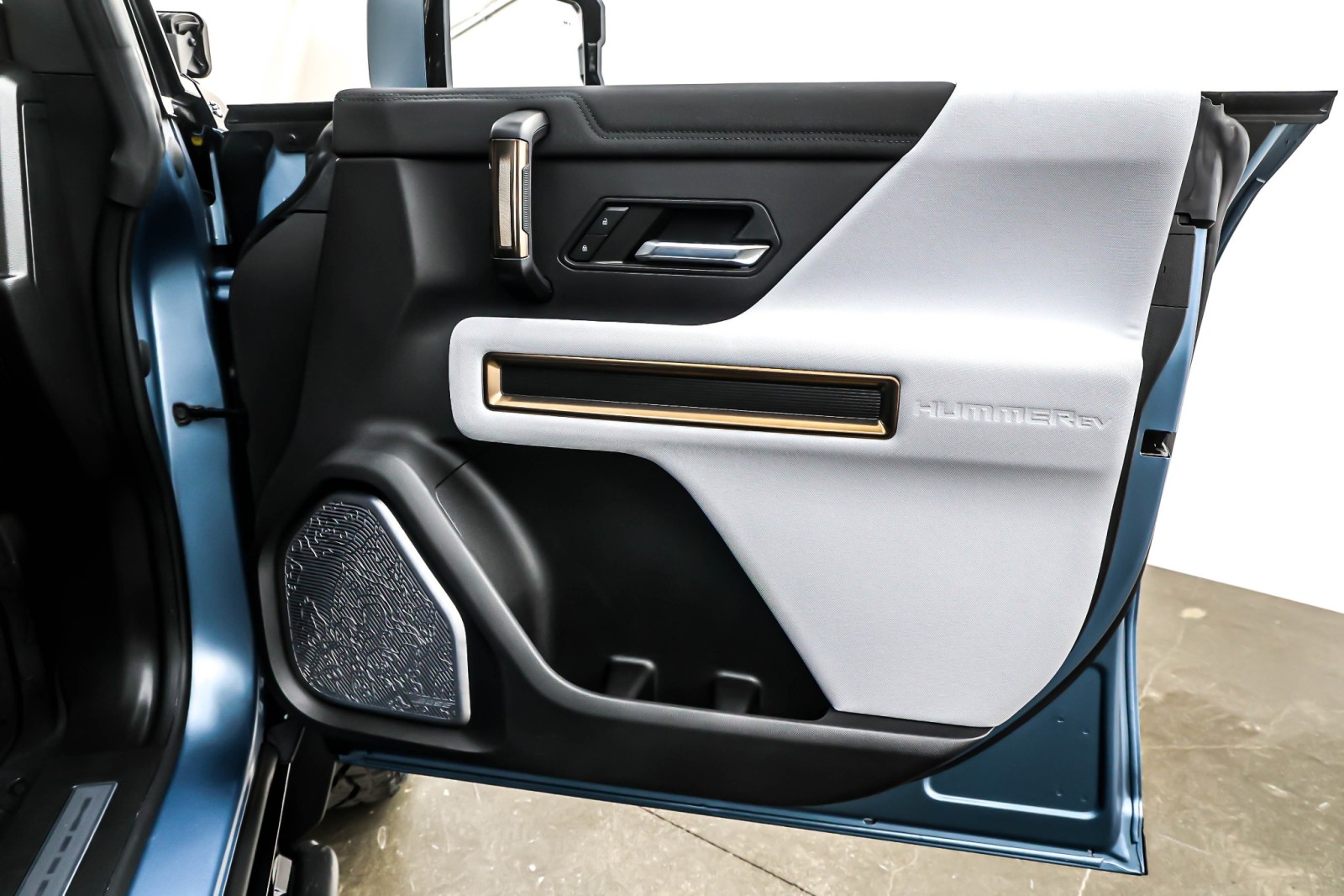 Used 2024 Neptune Blue Matte GMC e4WD Crew Cab 3X image 22