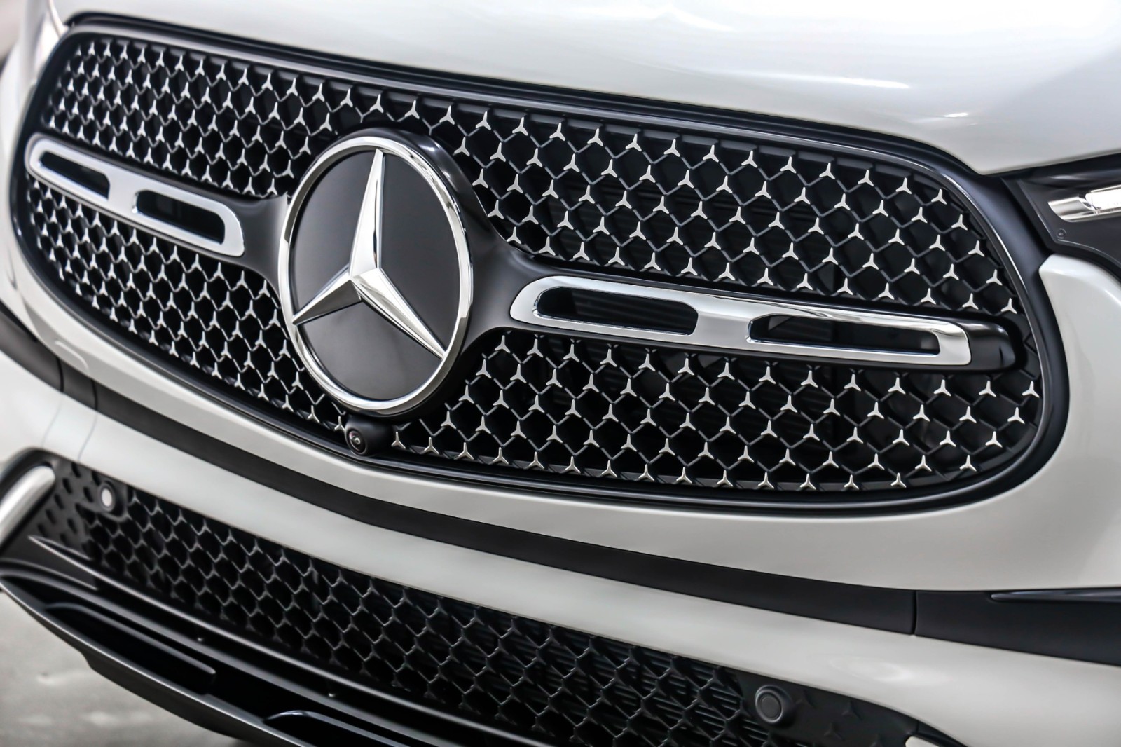 New 2026 Polar White Mercedes-Benz GLC 300 image 13