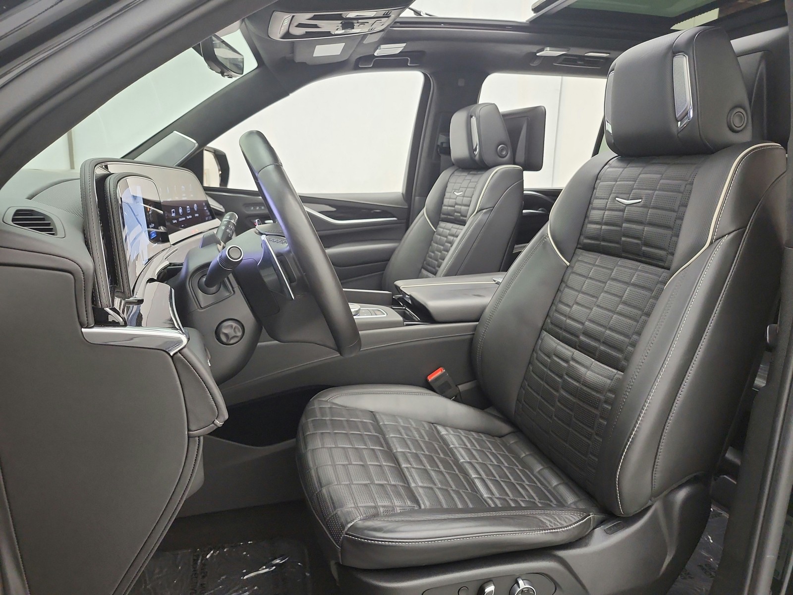 Used 2023 Black Raven Cadillac AWD 4dr V-Series image 13