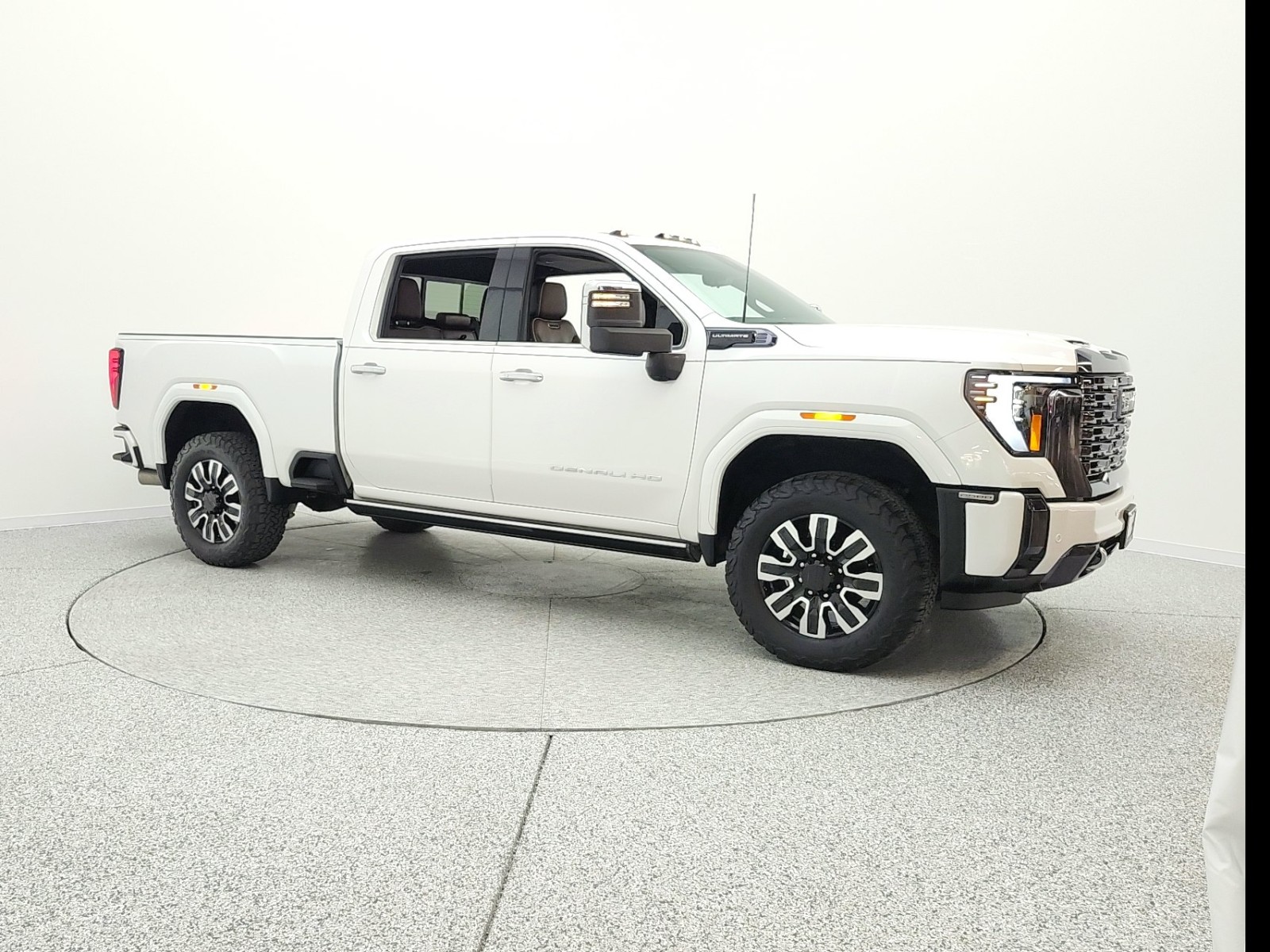 Used 2024 White Frost Tricoat GMC 4WD Crew Cab 159 Denali Ultimate image 3