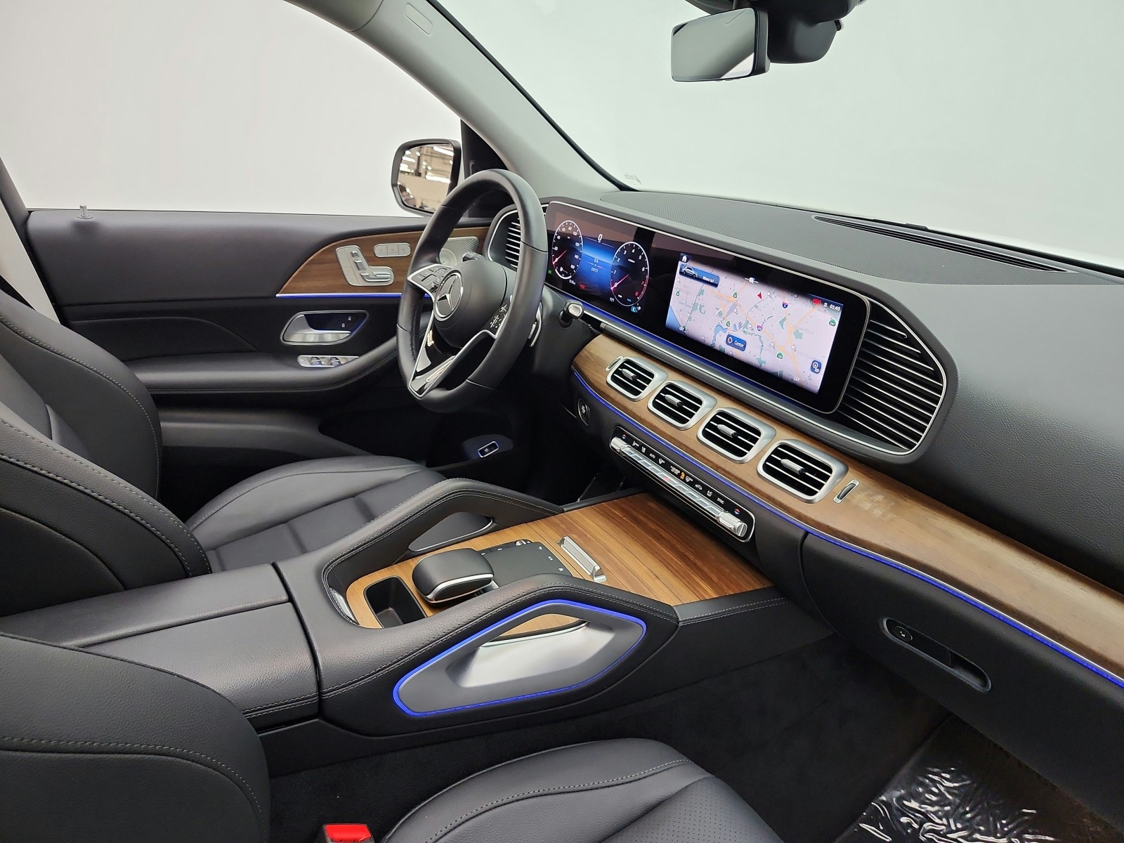 Certified Used 2025 Polar White Mercedes-Benz GLE 350 4MATIC® SUV image 18