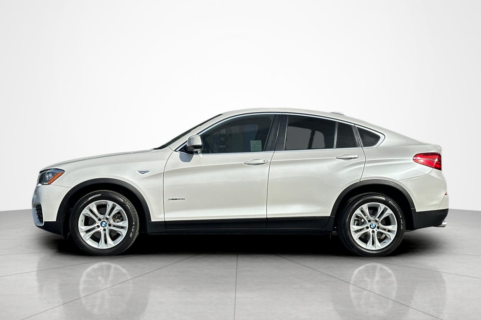 Used 2015 Mineral White Metallic BMW xDrive28i image 2