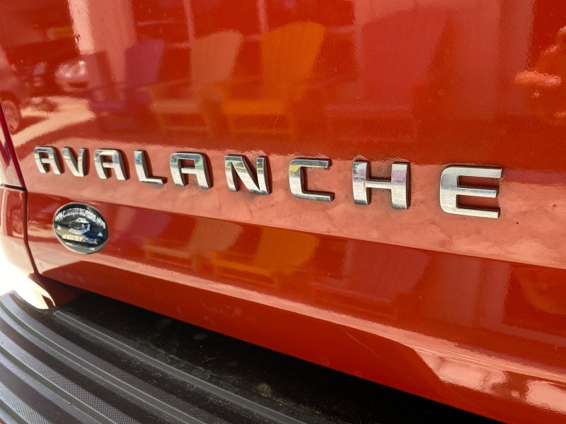 2009 Chevrolet Avalanche LT PU LOW MILES 58,696 in ,