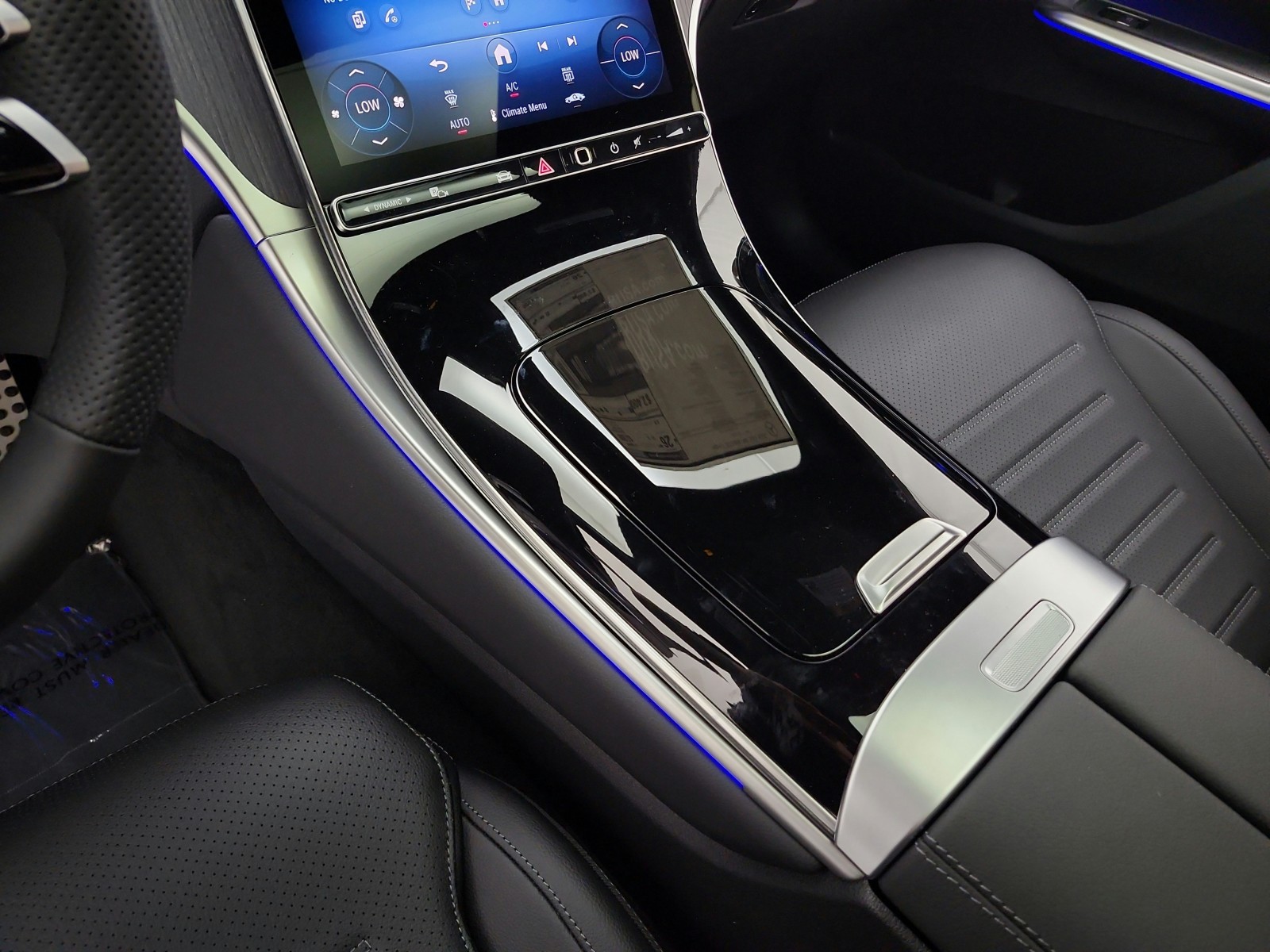 New 2026 MANUFAKTUR Alpine Grey Mercedes-Benz GLC 300 image 9