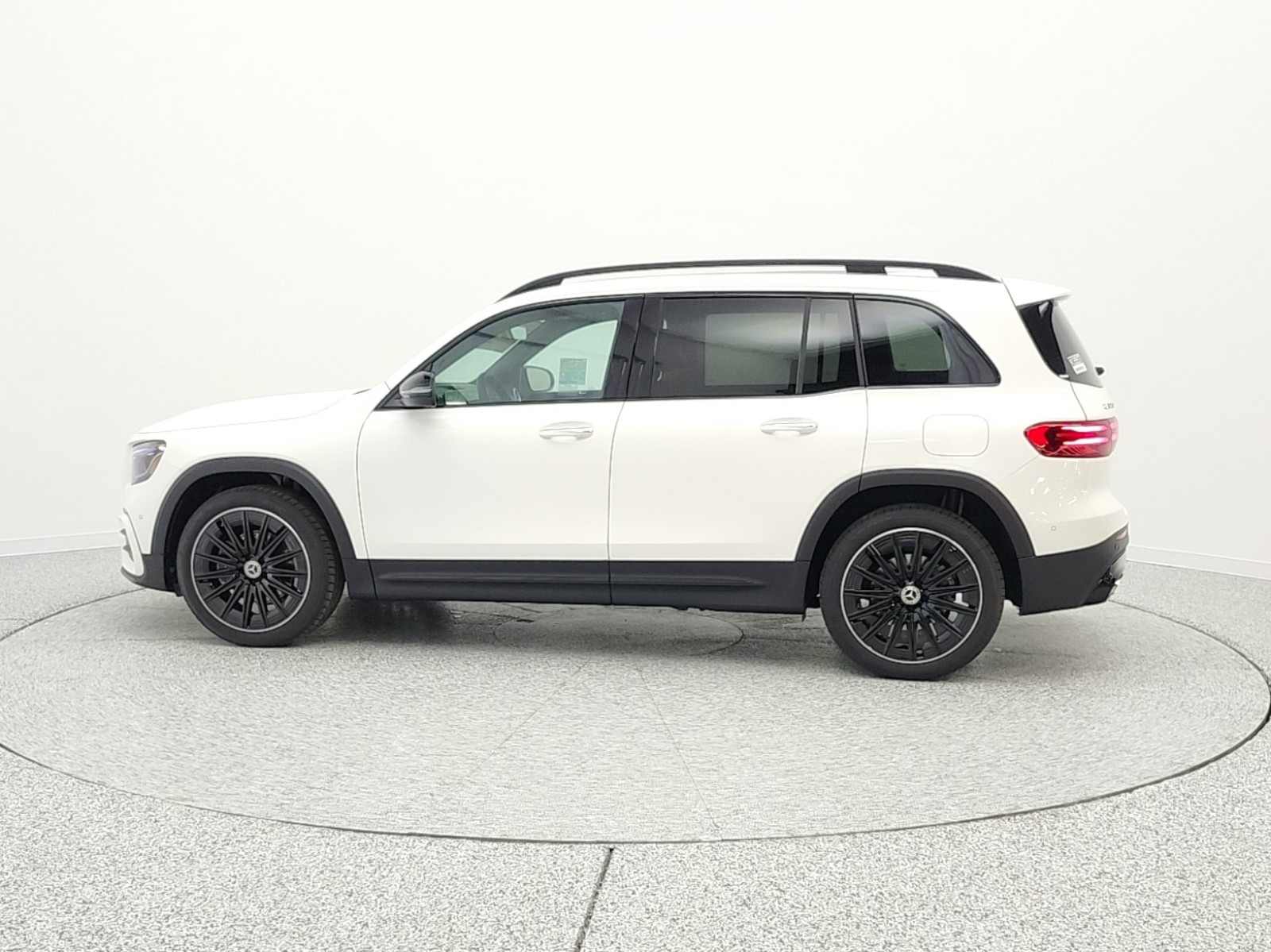 New 2026 Polar White Mercedes-Benz GLB 250 SUV image 8