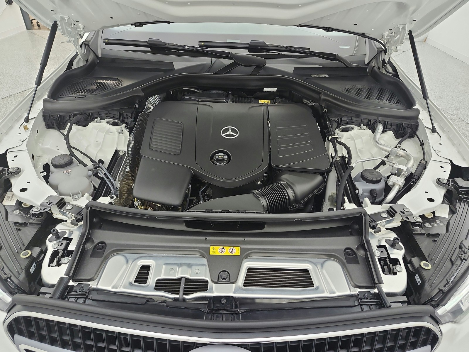 Certified Used 2025 Polar White Mercedes-Benz GLC 300 SUV image 18