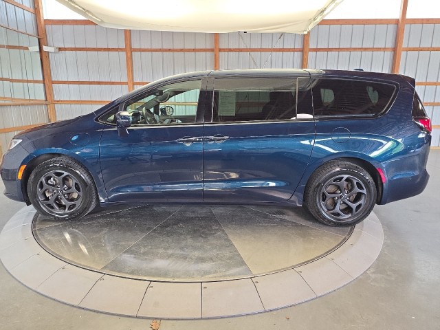2022 Chrysler Pacifica Hybrid Limited FWD