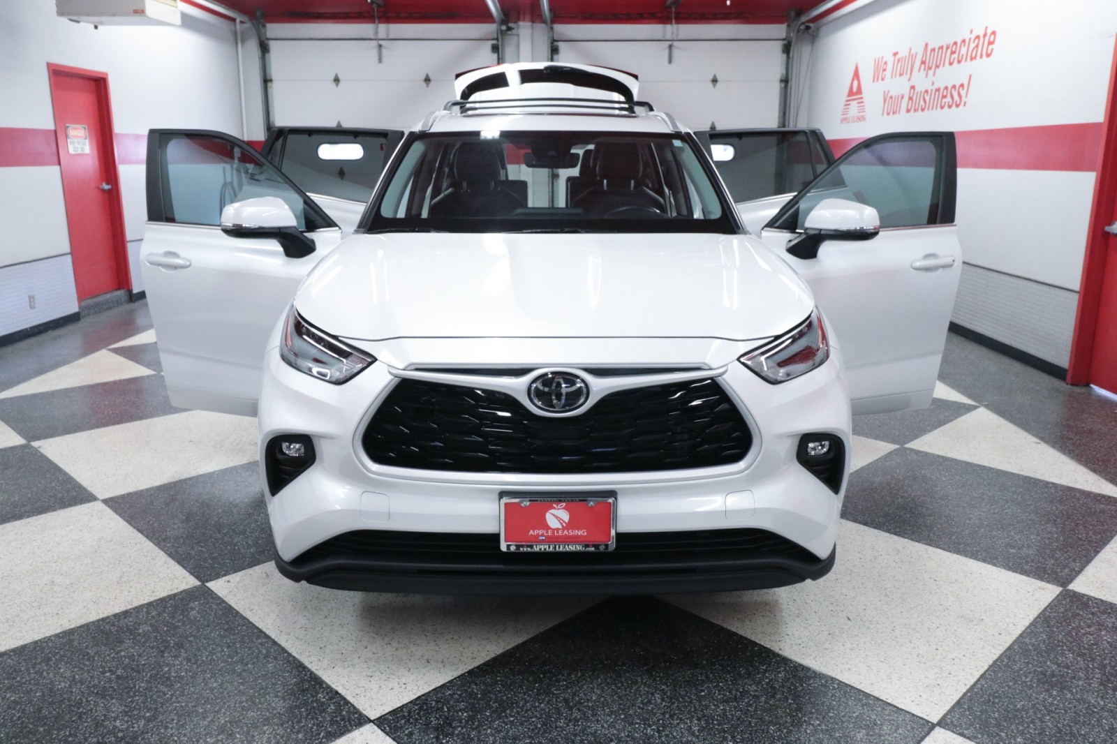 Used Car 2023 Toyota Highlander  Xle For Sale Under $40,000 In Austin, Texas