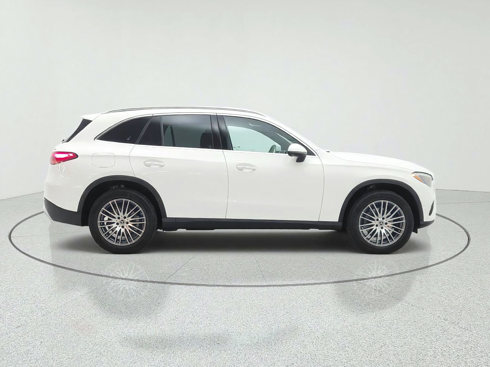 New 2026 Polar White Mercedes-Benz GLC 300 4MATIC® SUV image 4