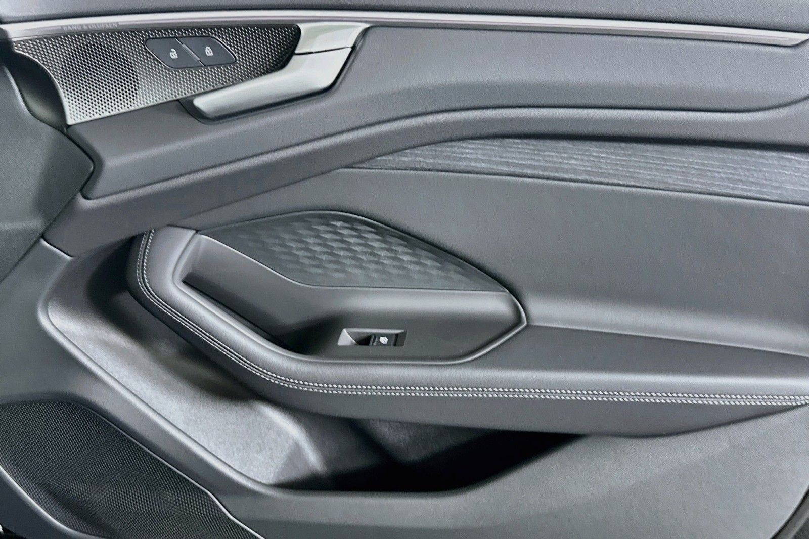 New 2026 Mythos Black Metallic Audi Premium image 18