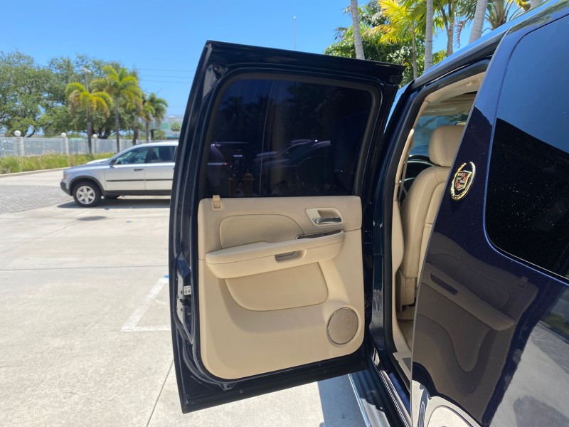 2007 Cadillac Escalade ESV SUNROOF AWD LOW MILES 47,118 in , 