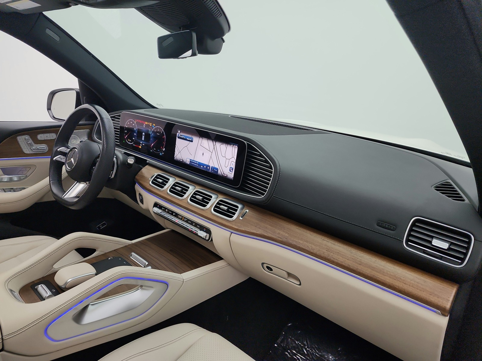 Used 2024 MANUFAKTUR Diamond White Metallic Mercedes-Benz GLS 450 4MATIC® SUV image 18