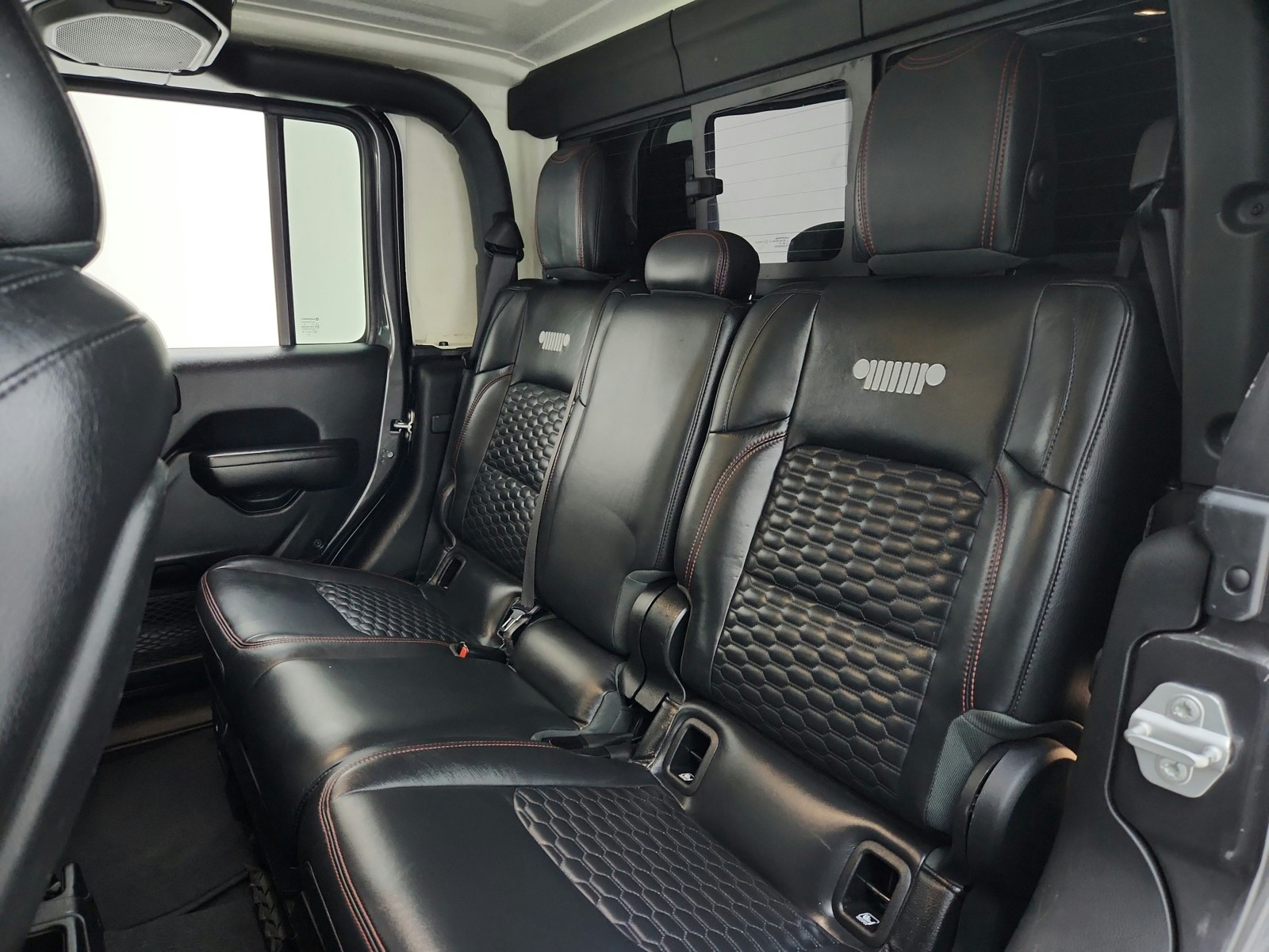 Used 2021 Granite Crystal Metallic Clearcoat Jeep Rubicon image 25