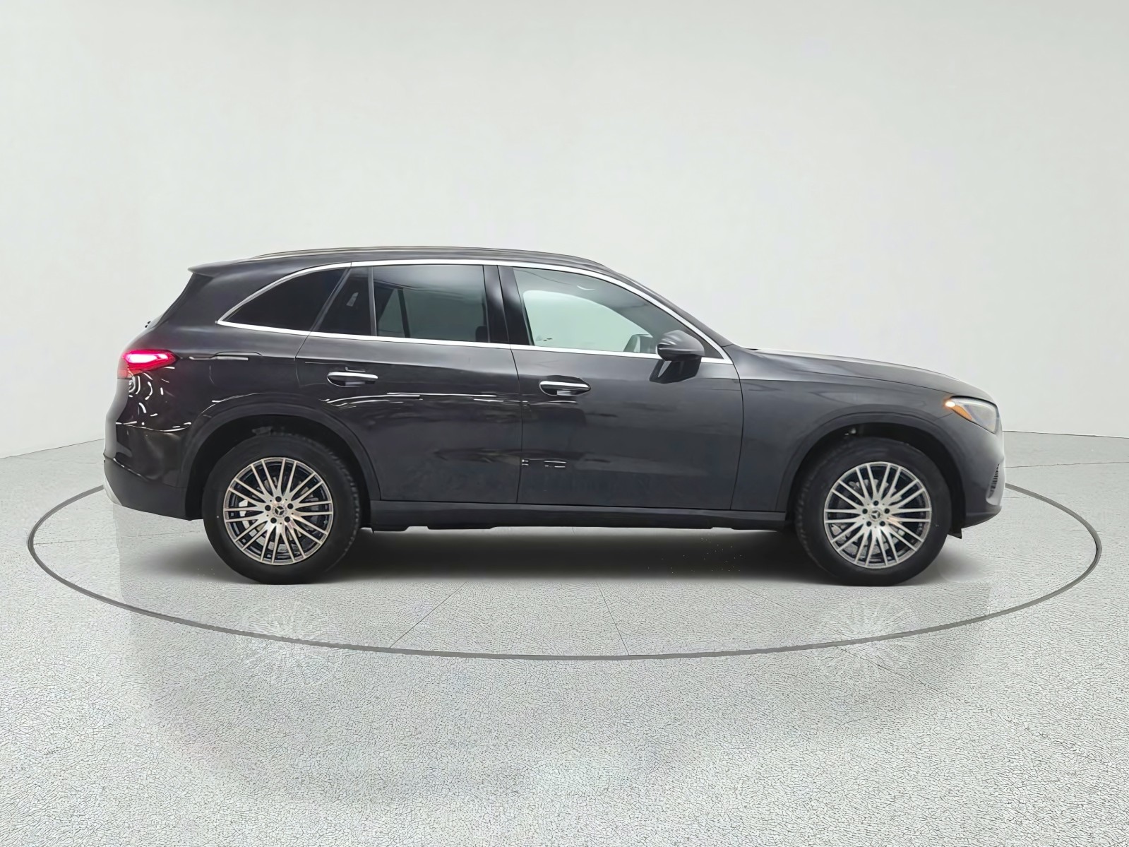 New 2027 Graphite Grey Metallic Mercedes-Benz GLC 300 SUV image 4