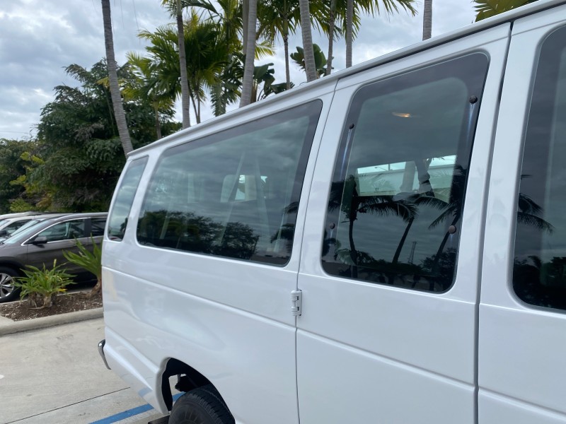 2008 Ford Econoline Wagon XLT 15 PASSENGERS E350 CLEAN in , 