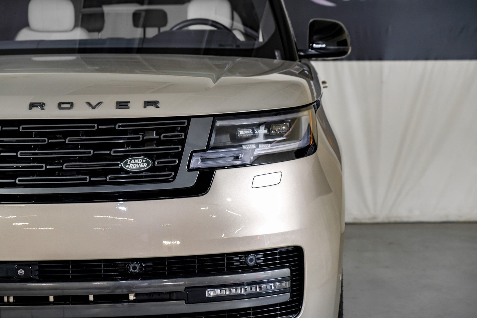 2023 Land Rover Range Rover SE 40