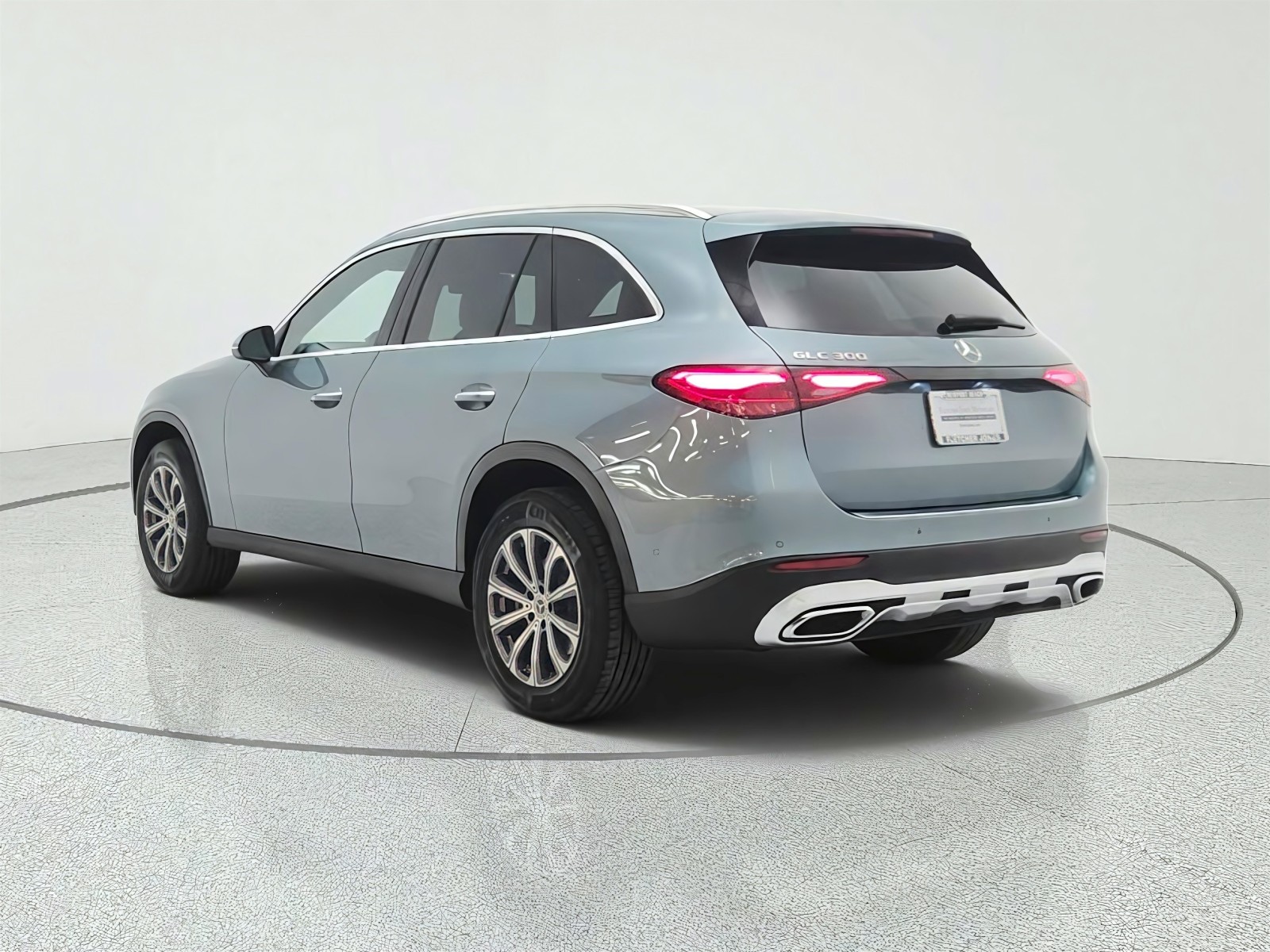 Certified Used 2026 Verde Silver Metallic Mercedes-Benz GLC 300 SUV image 5