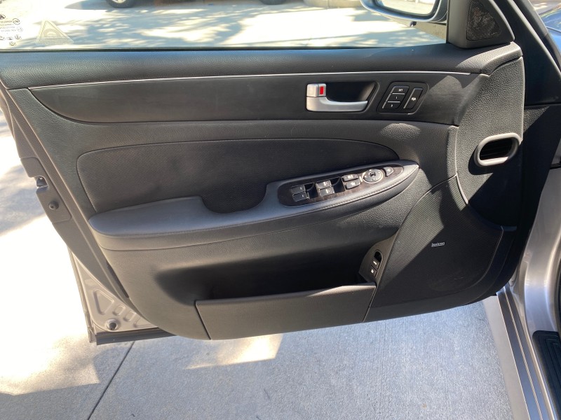 2012 Hyundai Genesis 3.8L SUNROOF PREM PKG in , 
