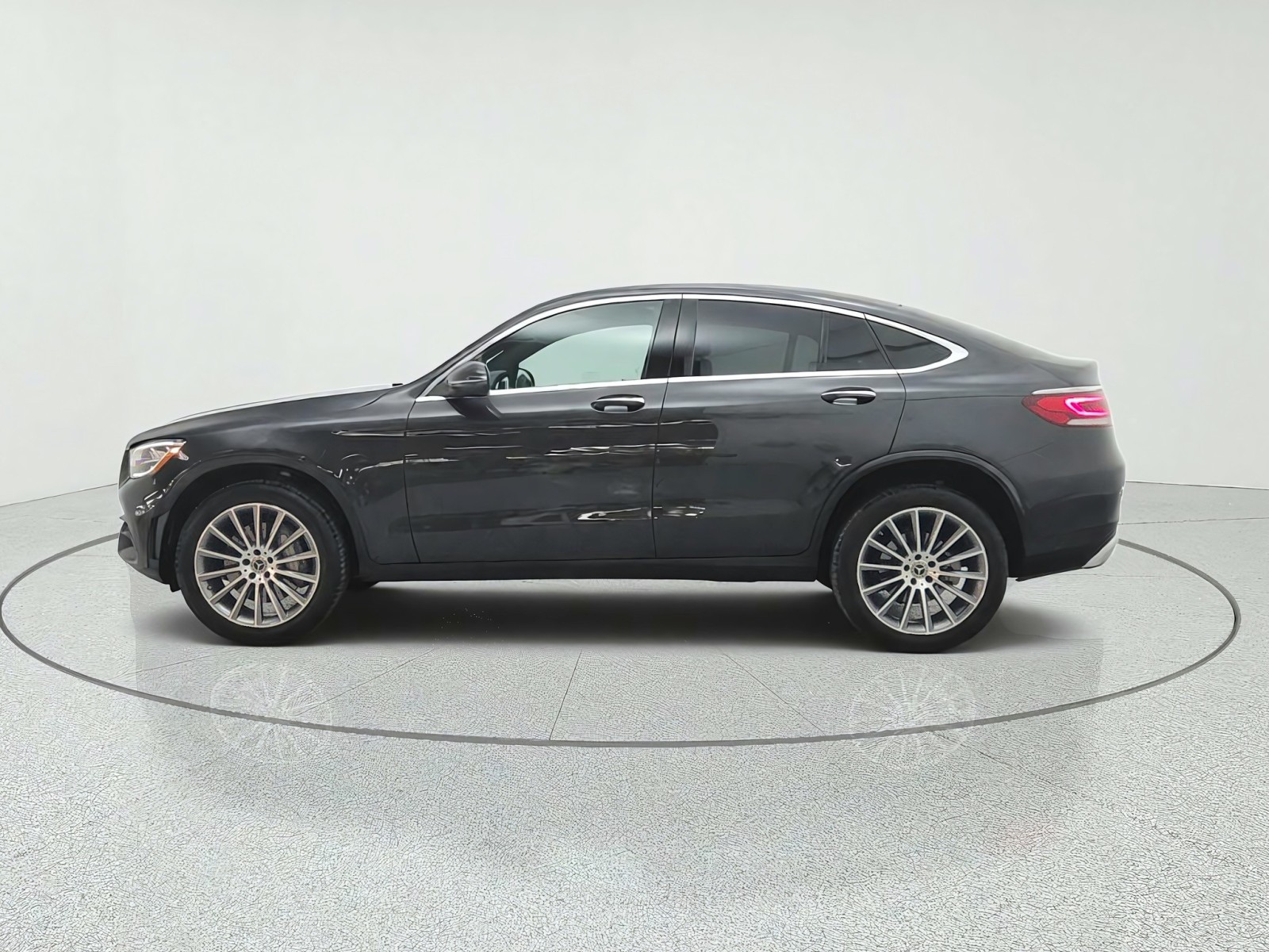 Used 2020 Graphite Grey Metallic Mercedes-Benz GLC 300 4MATIC® Coupe image 8