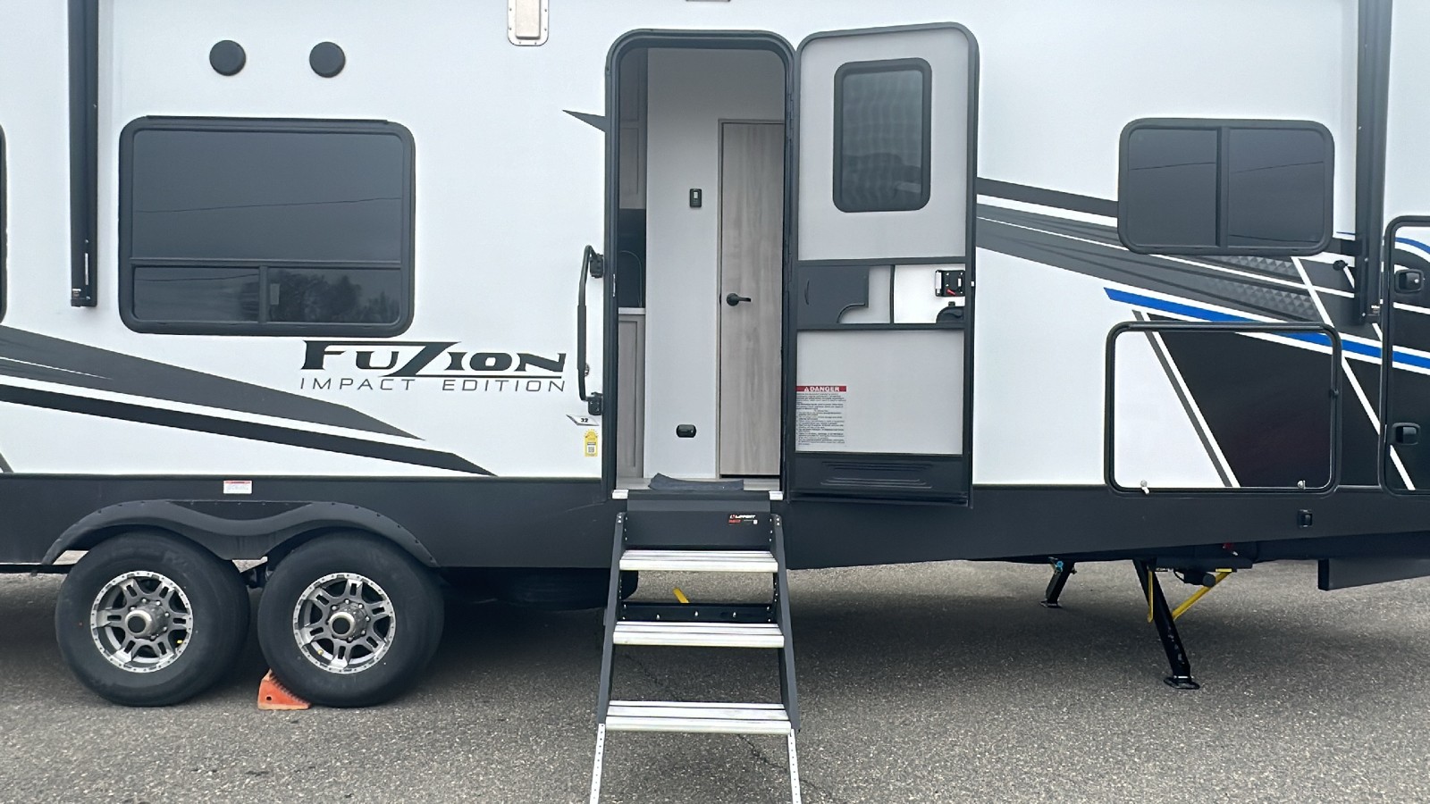 2024 Keystone Impact 32V - Travel Trailer  14