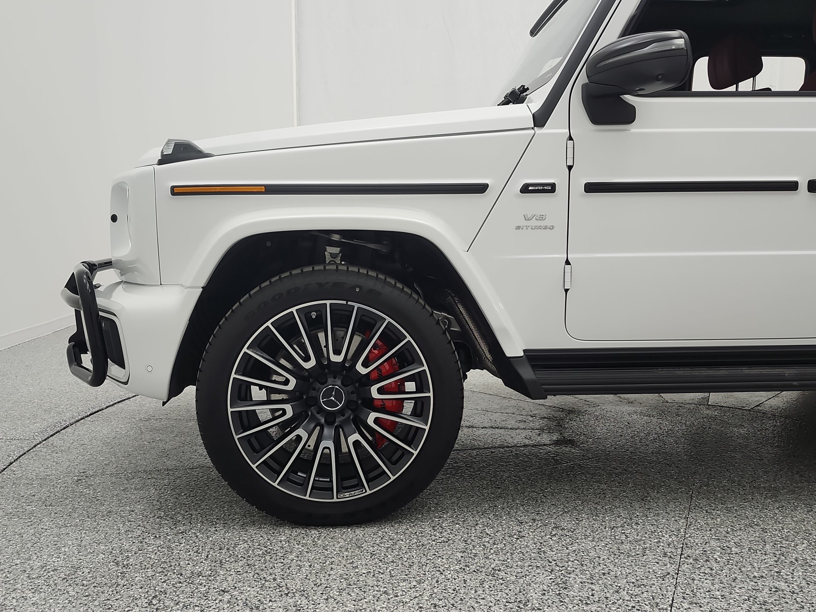 New 2026 MANUFAKTUR Moonlight White Metallic Mercedes-Benz AMG® G 63 image 14