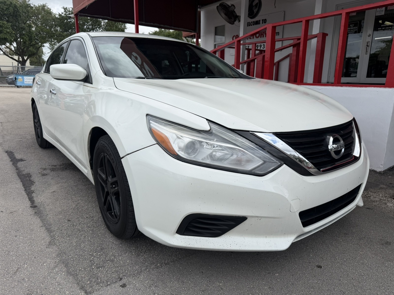 View vehicle photo 7