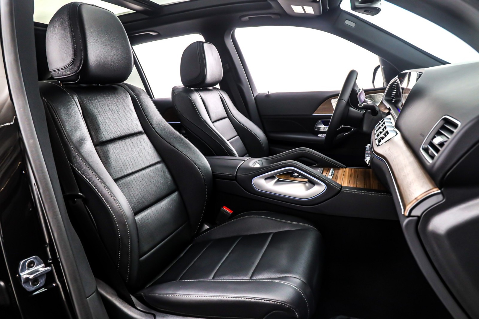 New 2026 Obsidian Black Metallic Mercedes-Benz GLE 350 4MATIC® SUV image 7