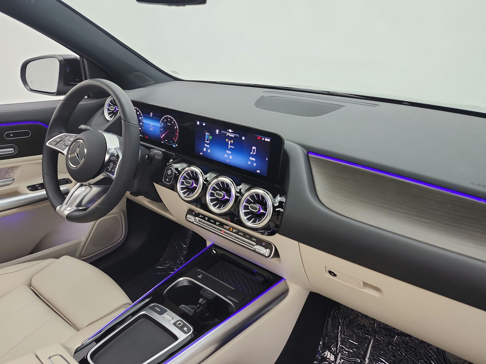 Certified Used 2025 Night Black Mercedes-Benz GLA 250 SUV image 12