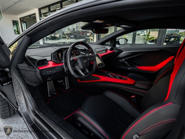 Lamborghini Revuelto