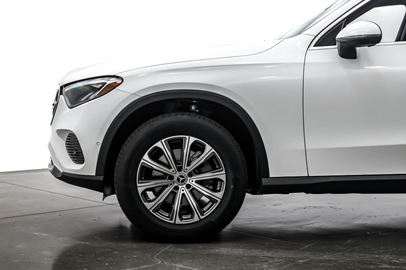 New 2026 Polar White Mercedes-Benz GLC 300 image 9