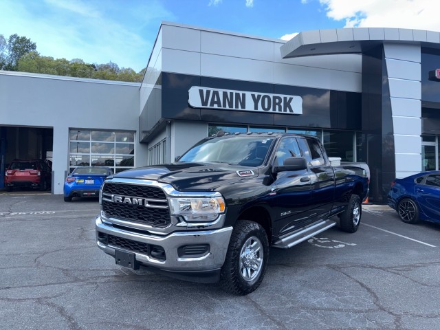 Diamond Black Crystal Pearlcoat 2019 RAM 2500 Tradesman Crew Cab LB 4WD Pickup Truck Four-Wheel Drive Automatic