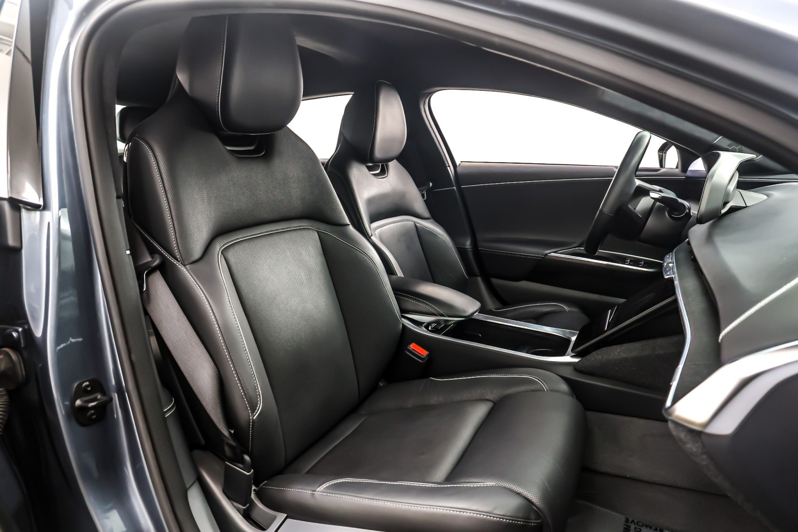 Used 2024 Quantum Grey Metallic Lucid Touring AWD image 7