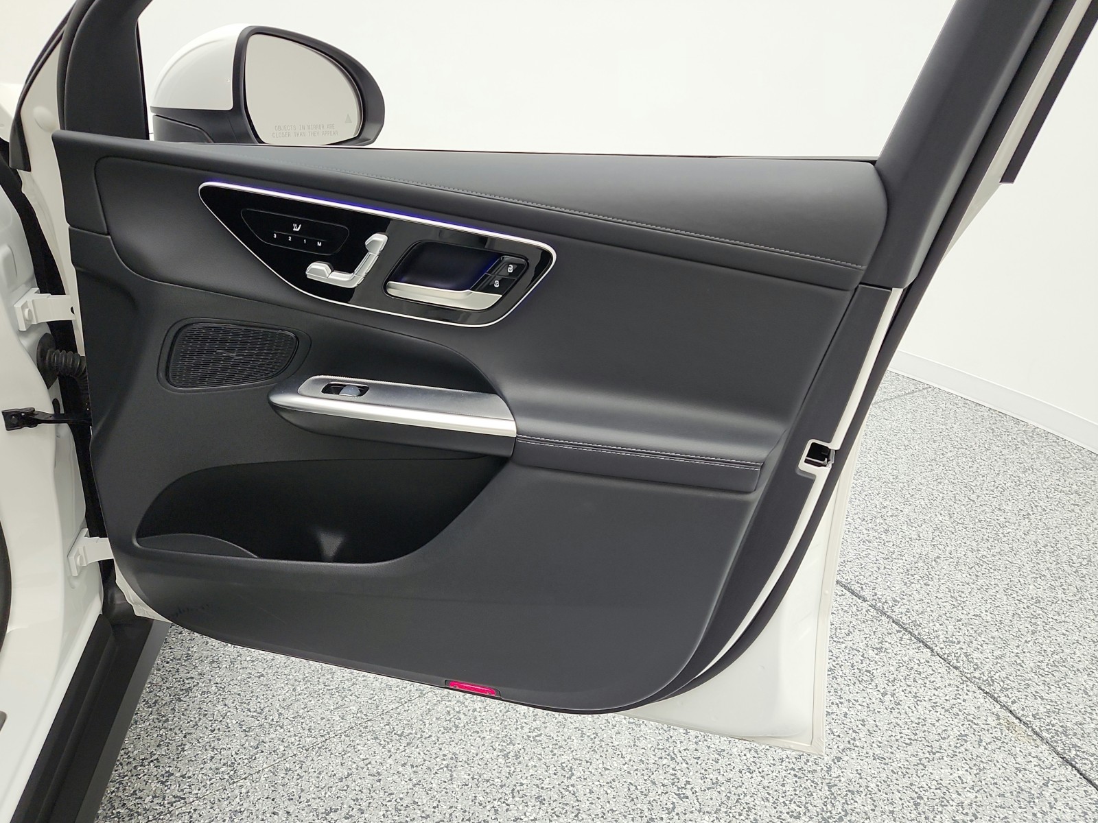 Used 2024 Polar White Mercedes-Benz GLC 300 SUV image 27