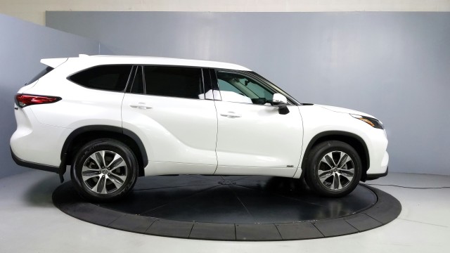 2022 Toyota Highlander Hybrid XLE 7