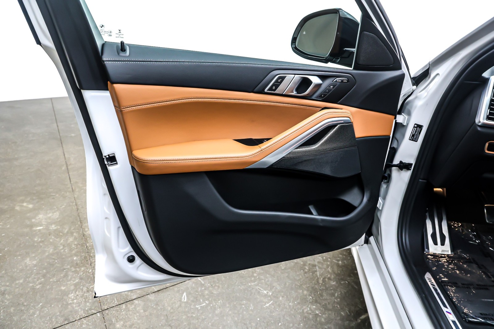 Used 2022 Alpine White BMW xDrive40i Sports Activity Coupe image 21