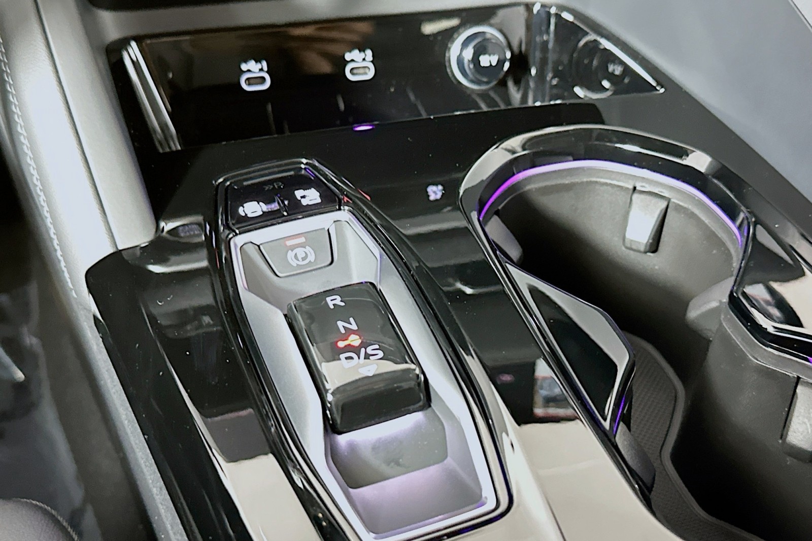 New 2025 Glacier White Metallic Audi Premium Plus image 7