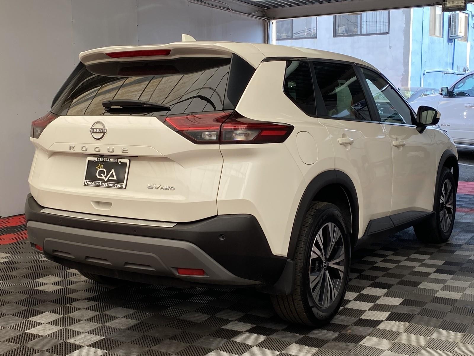 View vehicle photo 6