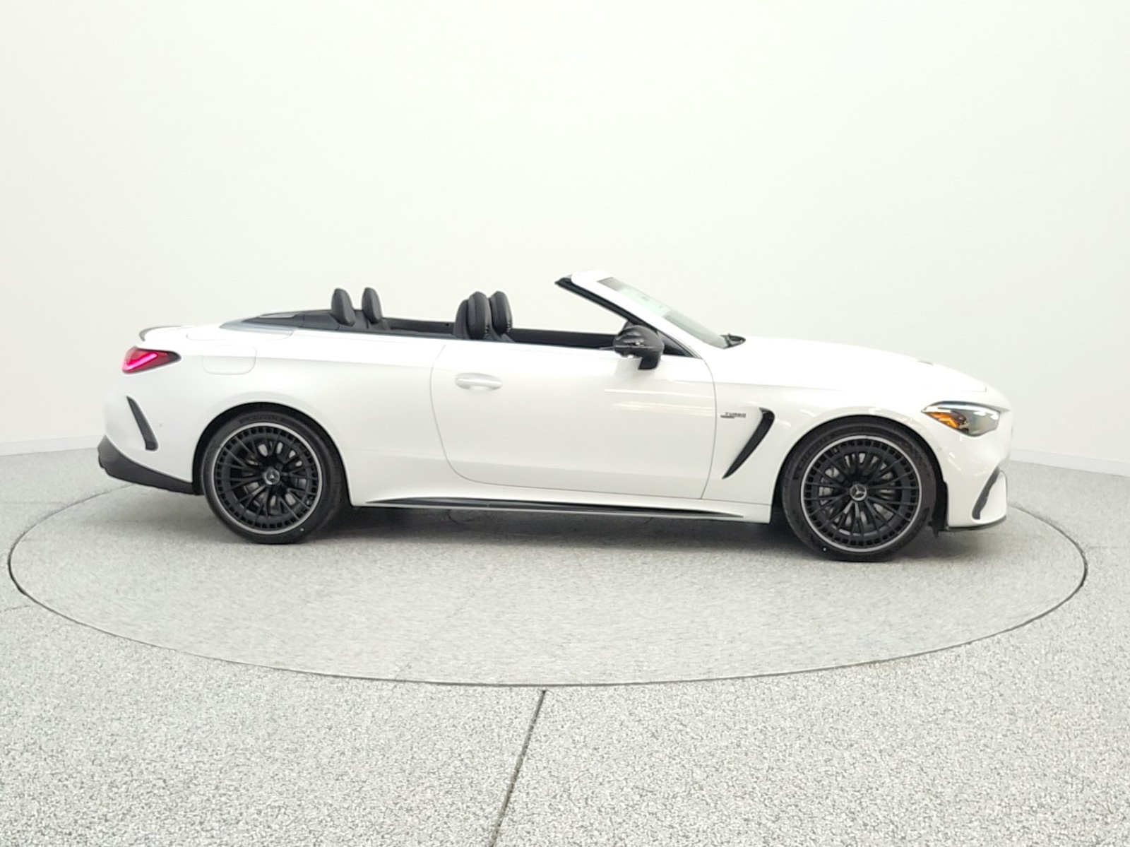 New 2026 MANUFAKTUR Moonlight White Metallic Mercedes-Benz AMG® CLE 53 image 4