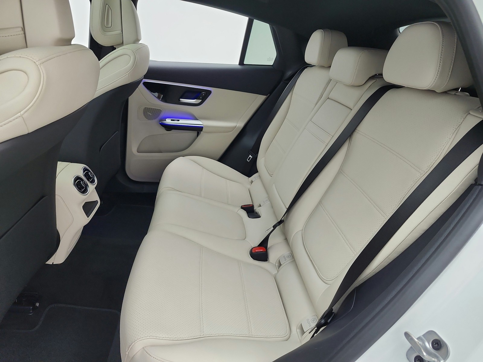 New 2026 Polar White Mercedes-Benz GLC 300 image 11