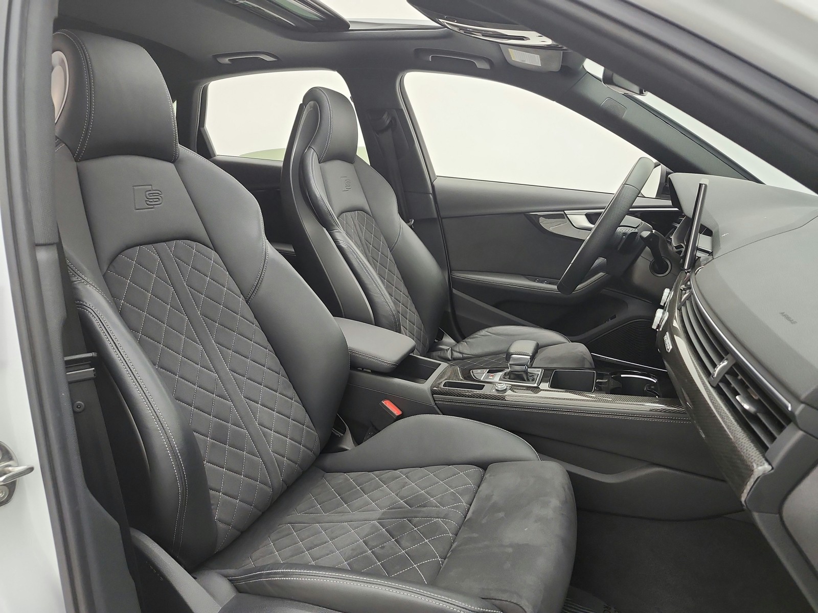 Used 2023 Glacier White Metallic Audi Premium Plus 3.0 TFSI quattro image 25