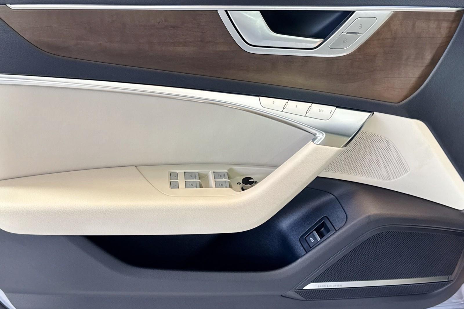 Used 2025 Florett Silver Metallic Audi Premium image 17