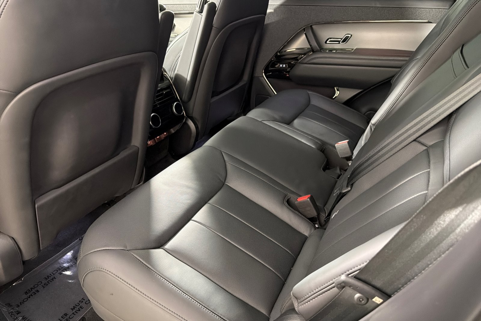 Used 2025 Fuji White Land Rover P400 Dynamic SE image 11